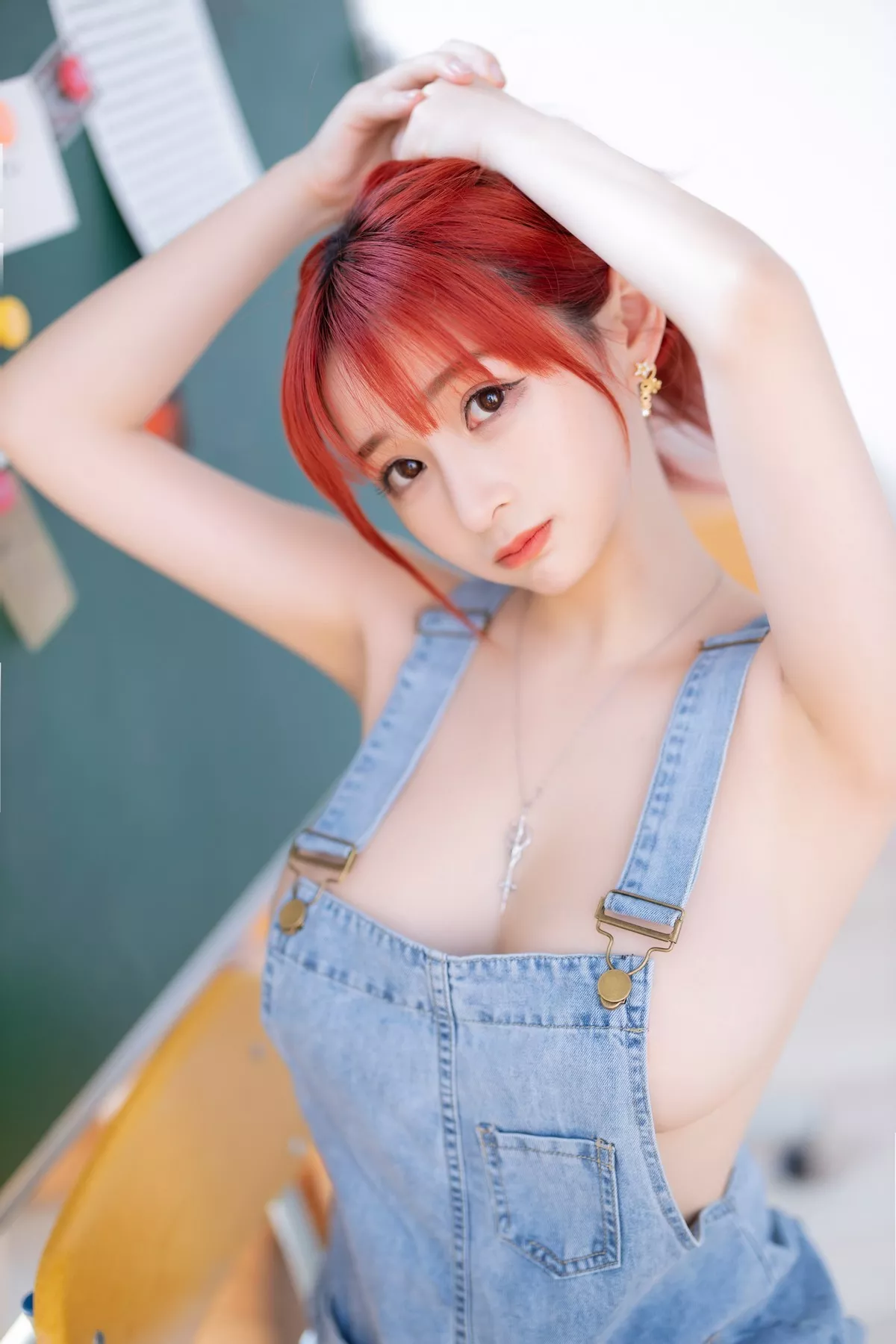 网络美女叉子宝宝背带裤主题私房性感真空牛仔背带裤侧露豪乳惹火诱惑写真36P