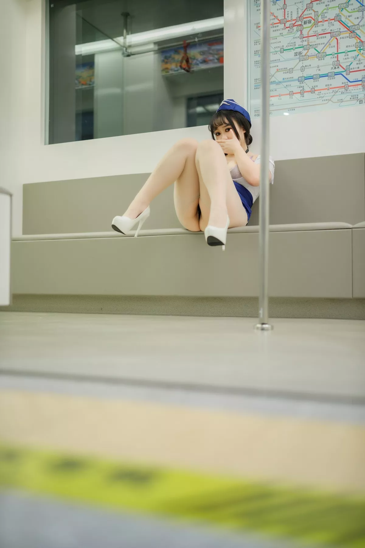 网络美女yuuhui玉汇＆胡桃猫电车主题性感服饰配开档丝袜秀惹火身材诱惑写真164P