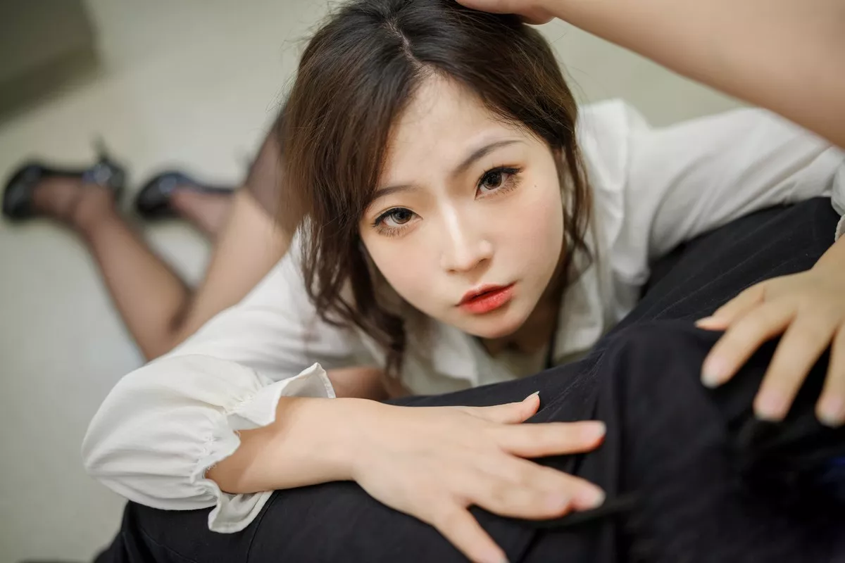 网络美女yuuhui玉汇＆胡桃猫电车主题性感服饰配开档丝袜秀惹火身材诱惑写真164P