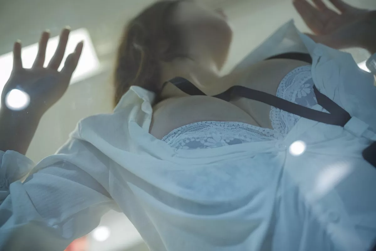 网络美女yuuhui玉汇＆胡桃猫电车主题性感服饰配开档丝袜秀惹火身材诱惑写真164P