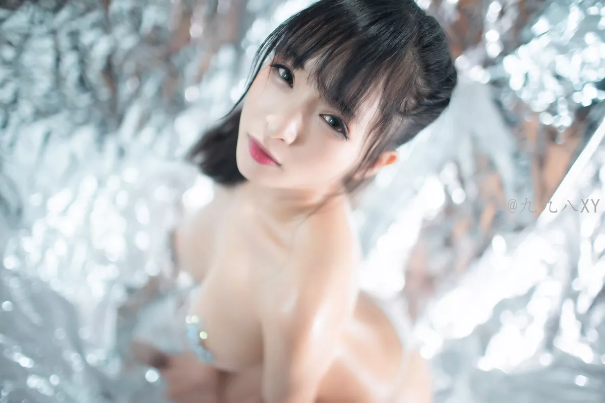 网络美女九九八吖钻石主题私房全果上身钻石遮点配白色内裤秀火辣身材诱惑写真32P