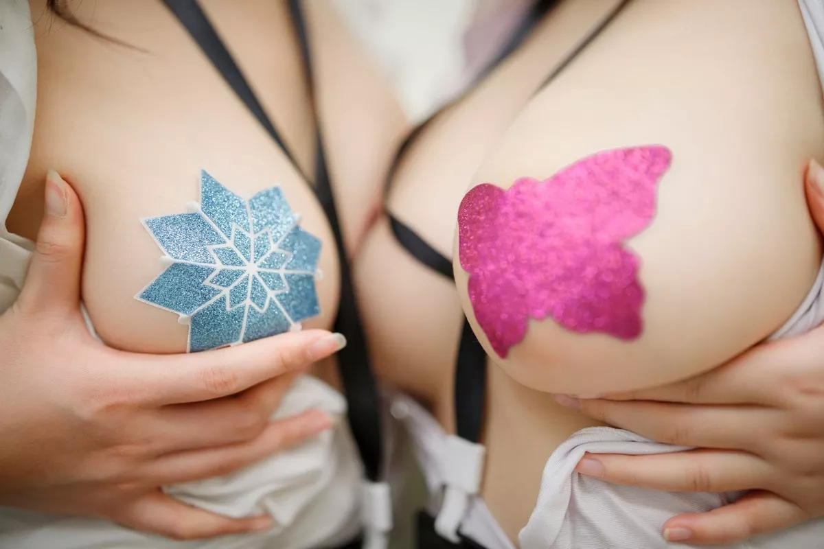网络美女yuuhui玉汇＆胡桃猫电车主题性感服饰配开档丝袜秀惹火身材诱惑写真164P