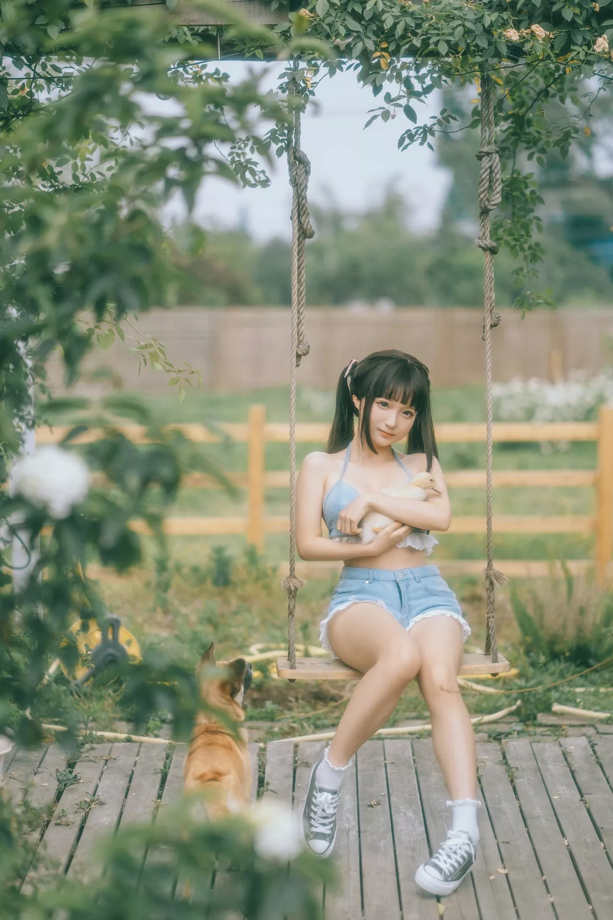 动漫博主蠢沫沫大巴车主题户外废旧大巴车全脱露豪乳翘臀遮点极致诱惑写真130P