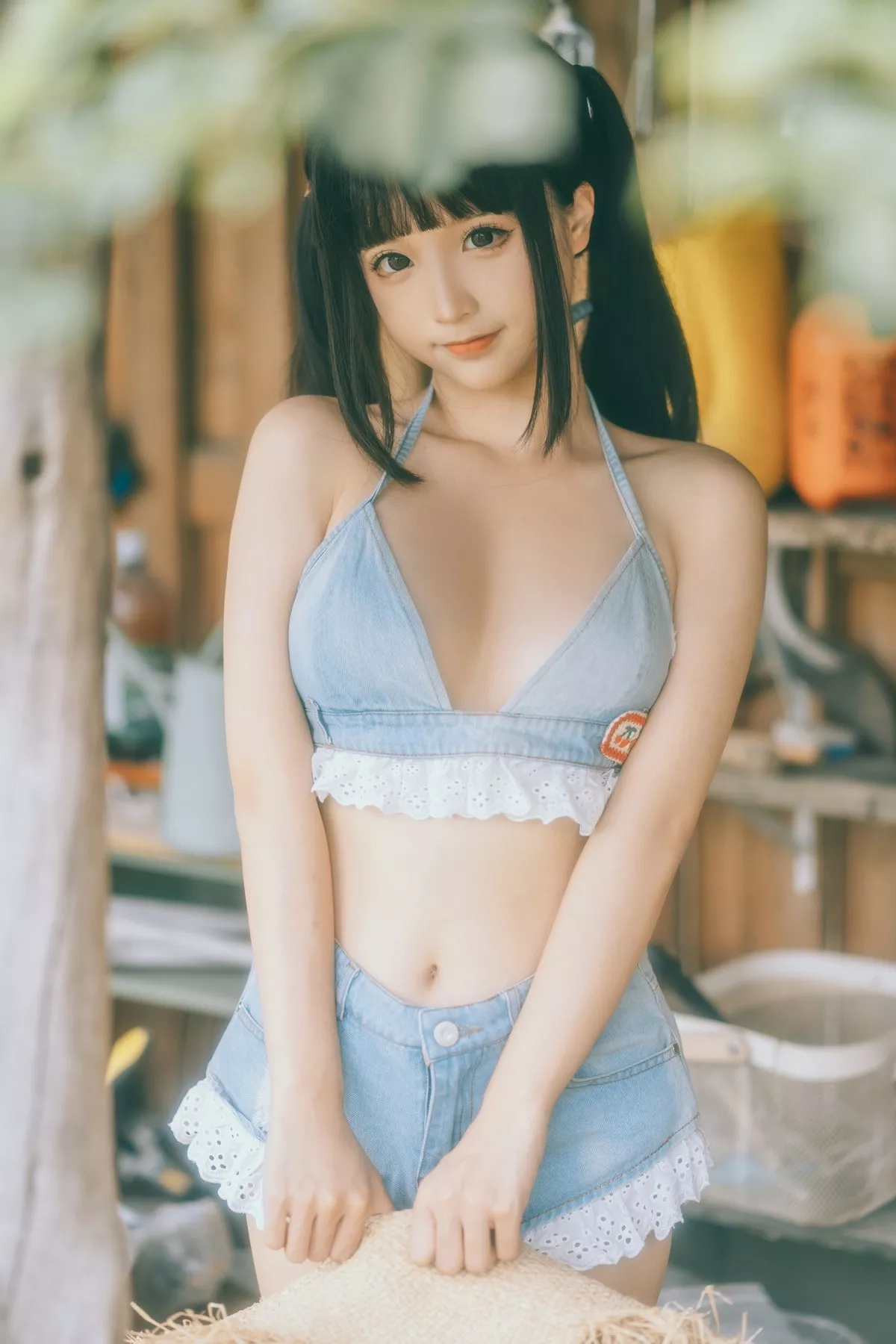 动漫博主蠢沫沫大巴车主题户外废旧大巴车全脱露豪乳翘臀遮点极致诱惑写真130P