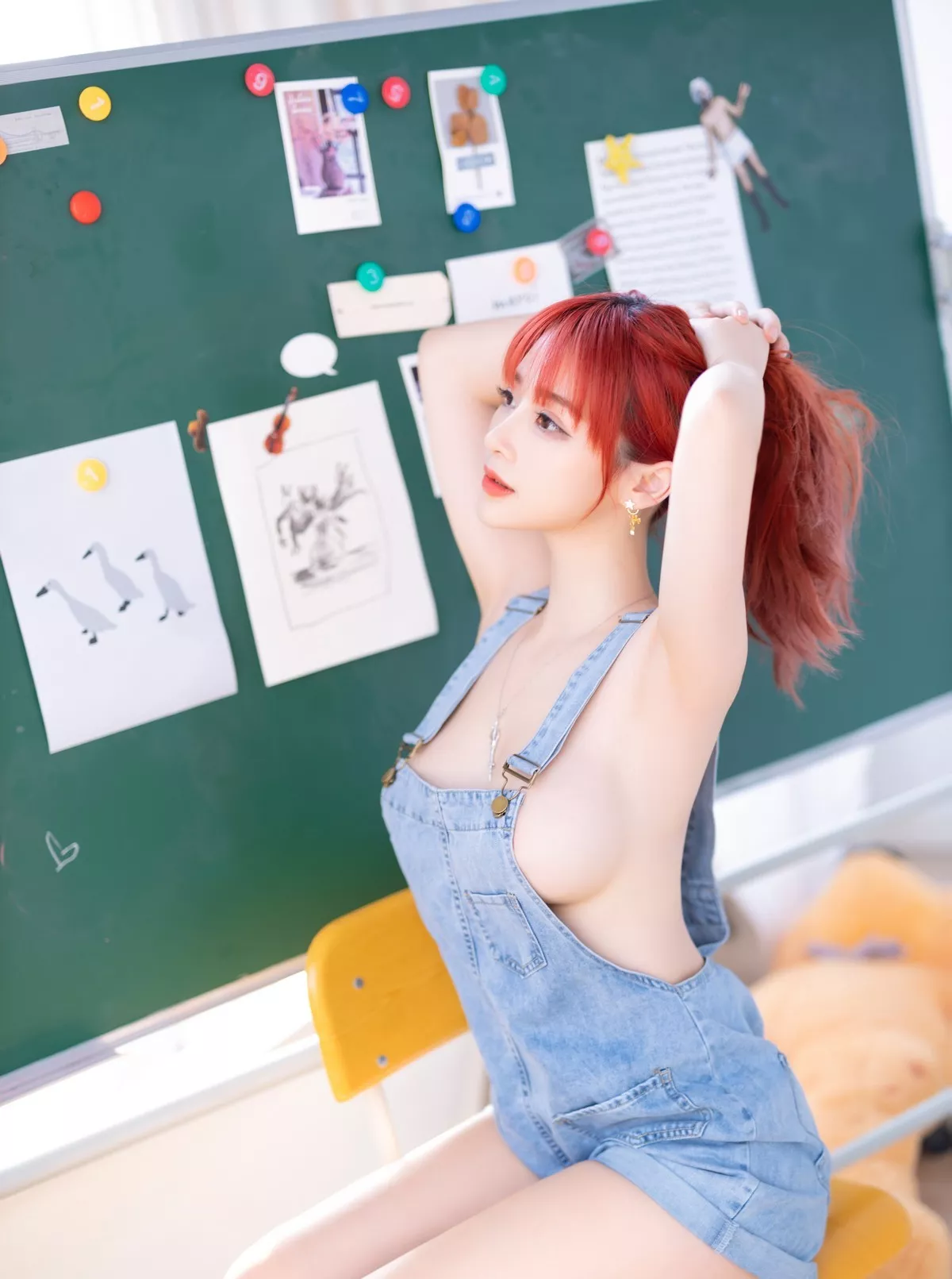 网络美女叉子宝宝背带裤主题私房性感真空牛仔背带裤侧露豪乳惹火诱惑写真36P