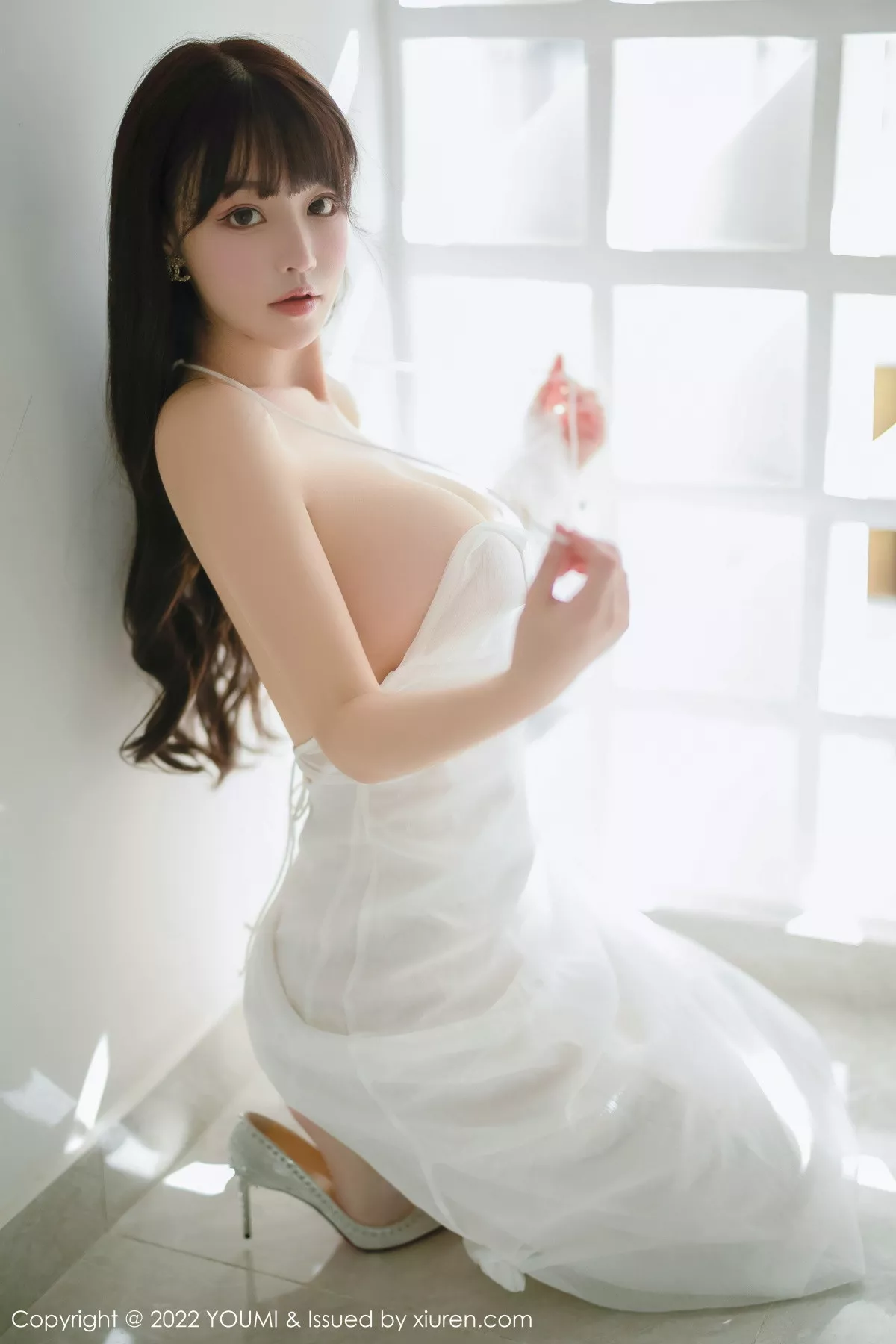 [YouMi尤蜜荟]Vol.856_女神朱可儿Flora西双版纳旅拍白色连衣长裙配白丝吊袜诱惑写真88P