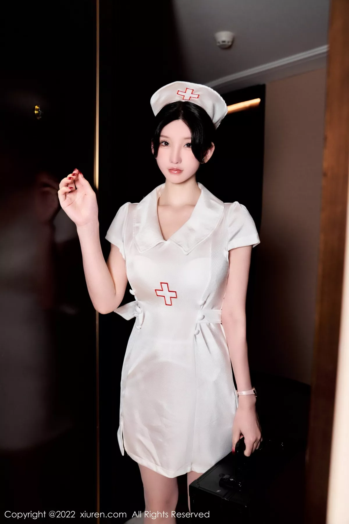 XiuRen第5746期_女神周于希Sally脱白色护士制服露性感内衣配白丝吊袜诱惑写真80P