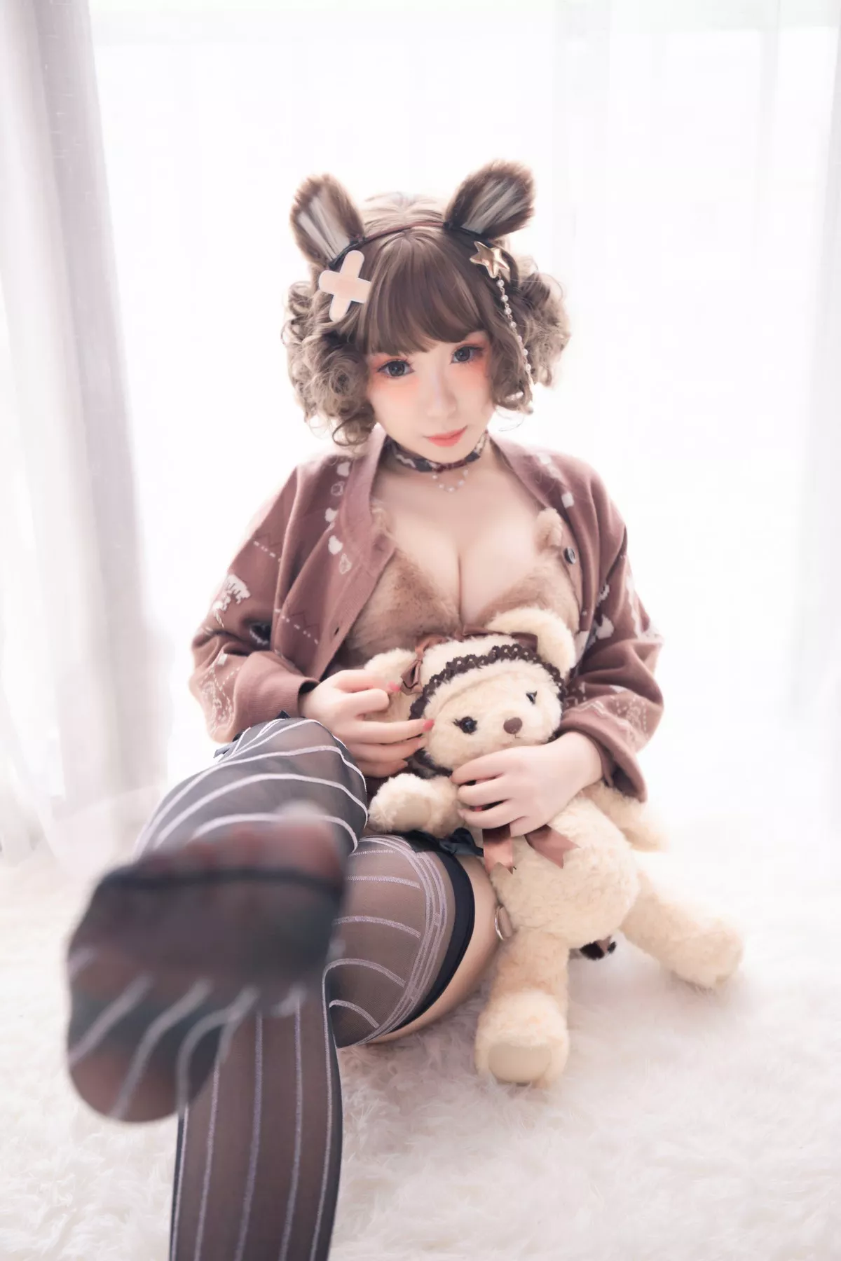 网络美女胡桃猫Kurumineko熊熊主题私房半脱露傲人豪乳遮点惹火诱惑写真221P