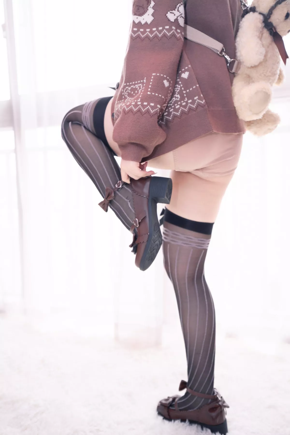 网络美女胡桃猫Kurumineko熊熊主题私房半脱露傲人豪乳遮点惹火诱惑写真221P