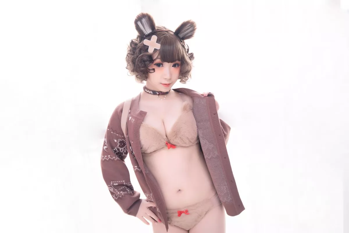 网络美女胡桃猫Kurumineko熊熊主题私房半脱露傲人豪乳遮点惹火诱惑写真221P