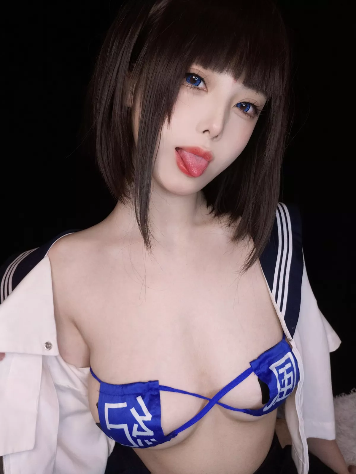 萌系小姐姐蜜汁猫裘坏学妹自拍主题私房半脱露性感内衣配破烂黑丝诱惑写真38P