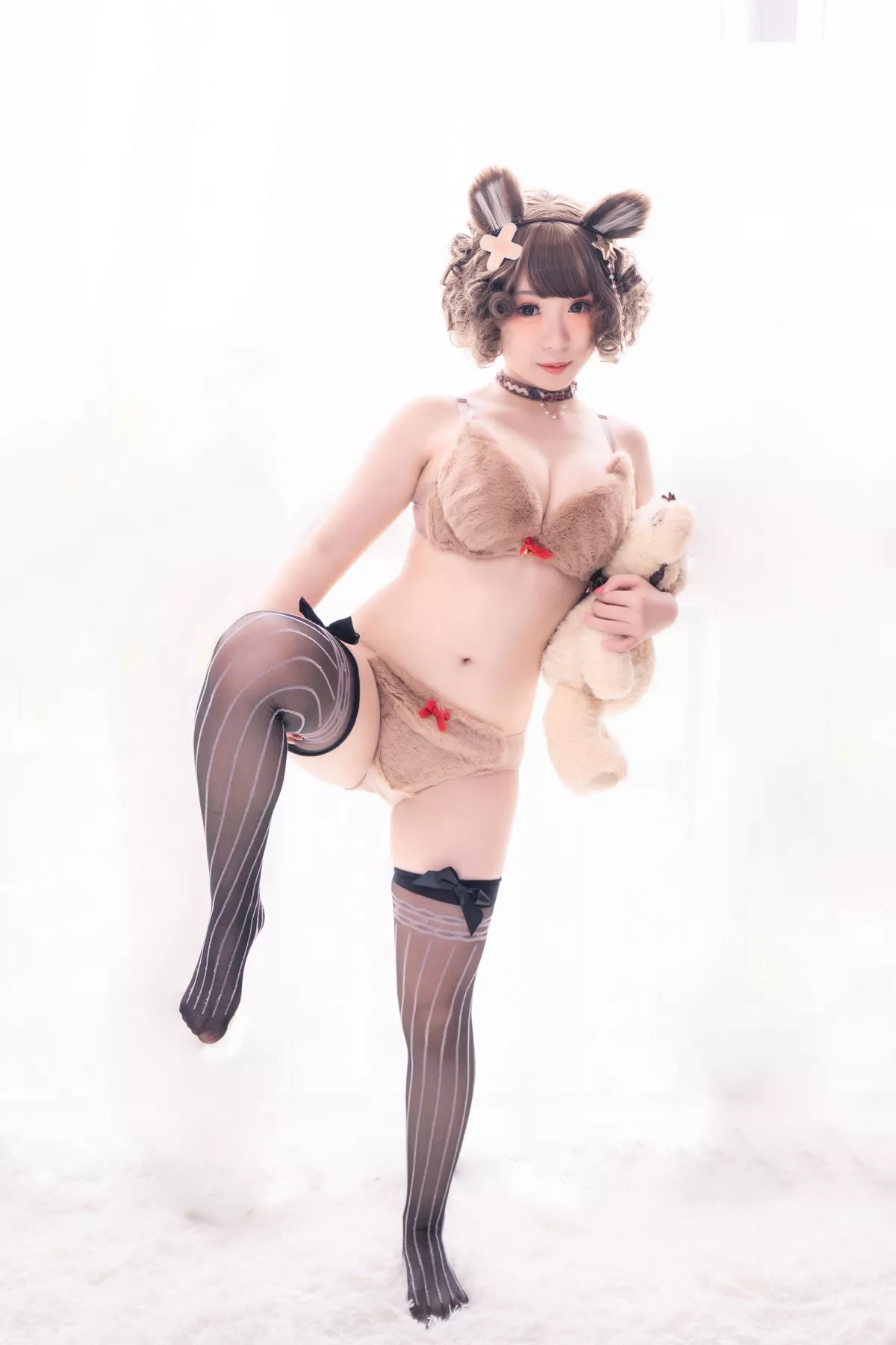 网络美女胡桃猫Kurumineko熊熊主题私房半脱露傲人豪乳遮点惹火诱惑写真221P