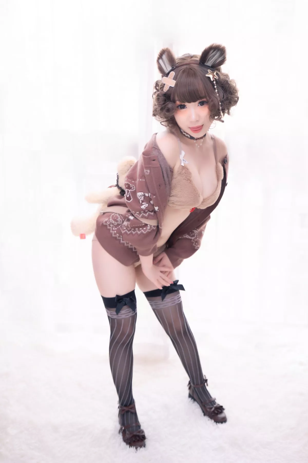 网络美女胡桃猫Kurumineko熊熊主题私房半脱露傲人豪乳遮点惹火诱惑写真221P
