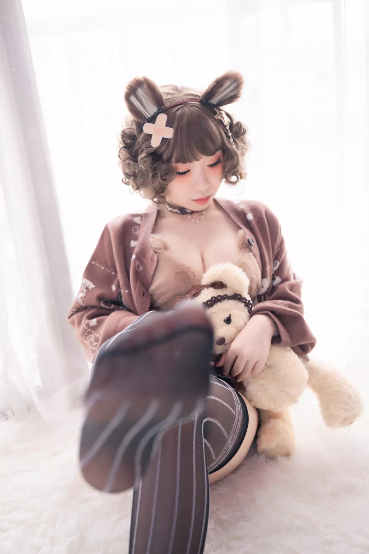 网络美女胡桃猫Kurumineko熊熊主题私房半脱露傲人豪乳遮点惹火诱惑写真221P