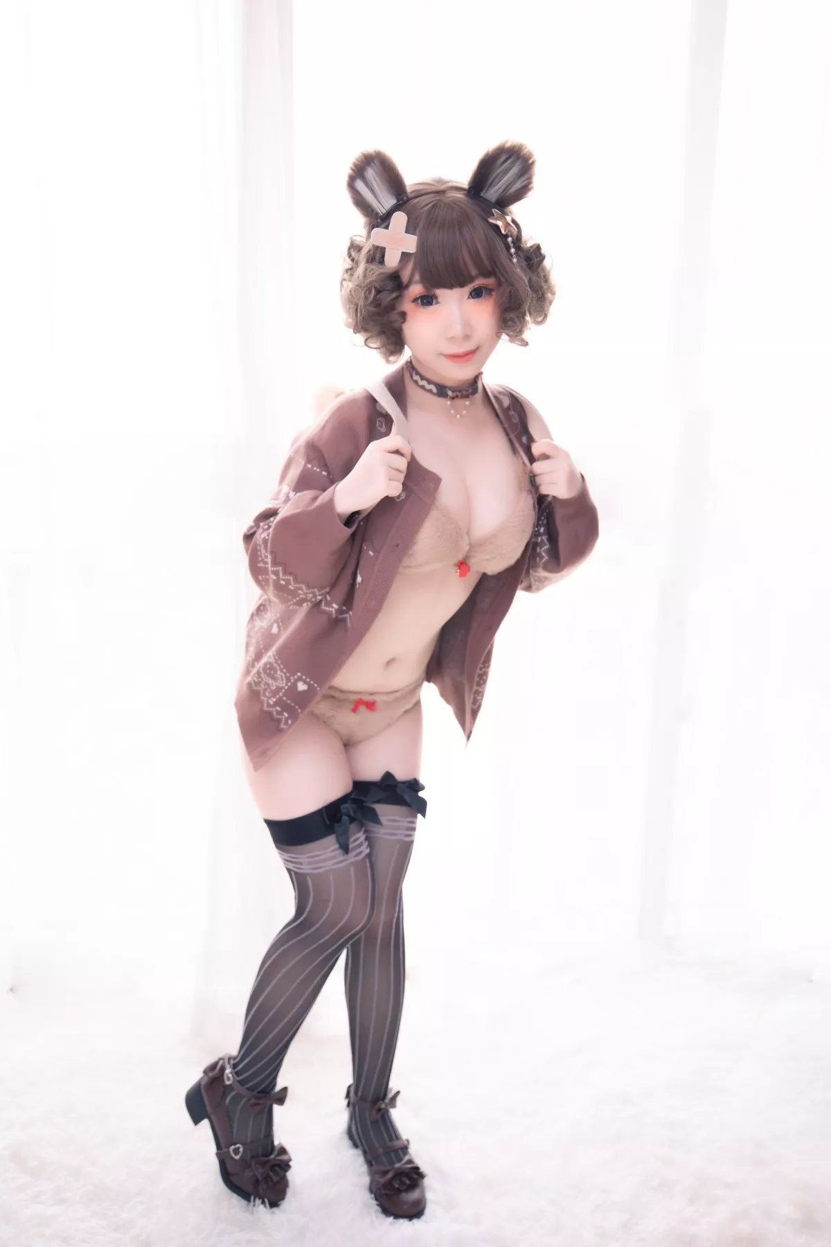 网络美女胡桃猫Kurumineko熊熊主题私房半脱露傲人豪乳遮点惹火诱惑写真221P