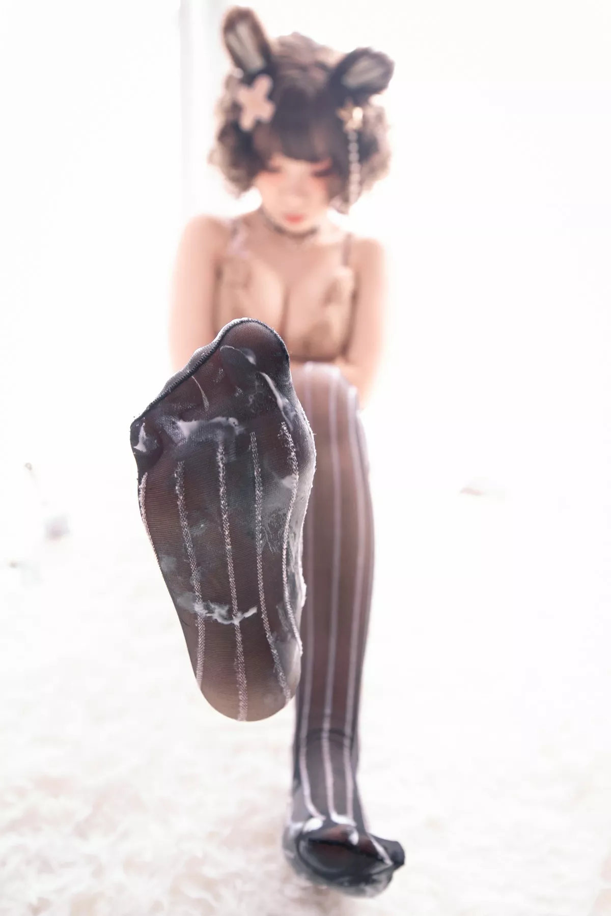 网络美女胡桃猫Kurumineko熊熊主题私房半脱露傲人豪乳遮点惹火诱惑写真221P