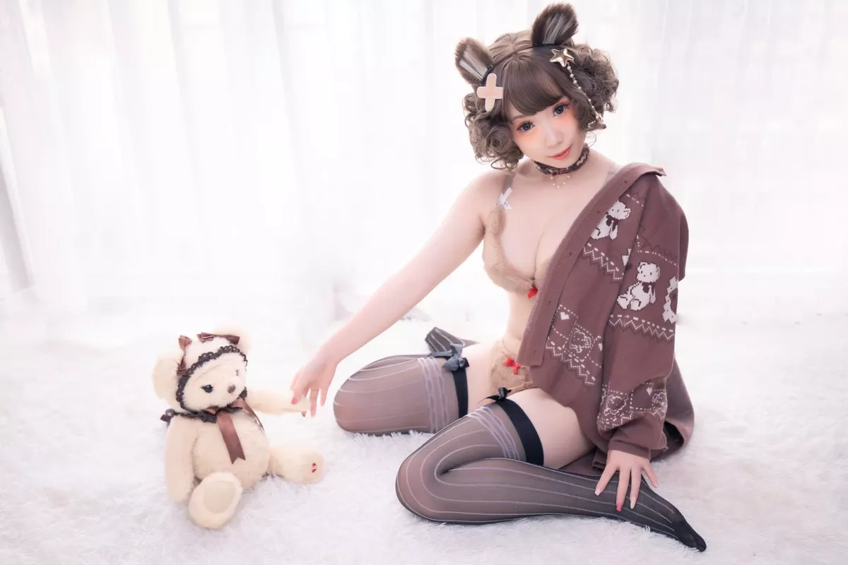网络美女胡桃猫Kurumineko熊熊主题私房半脱露傲人豪乳遮点惹火诱惑写真221P