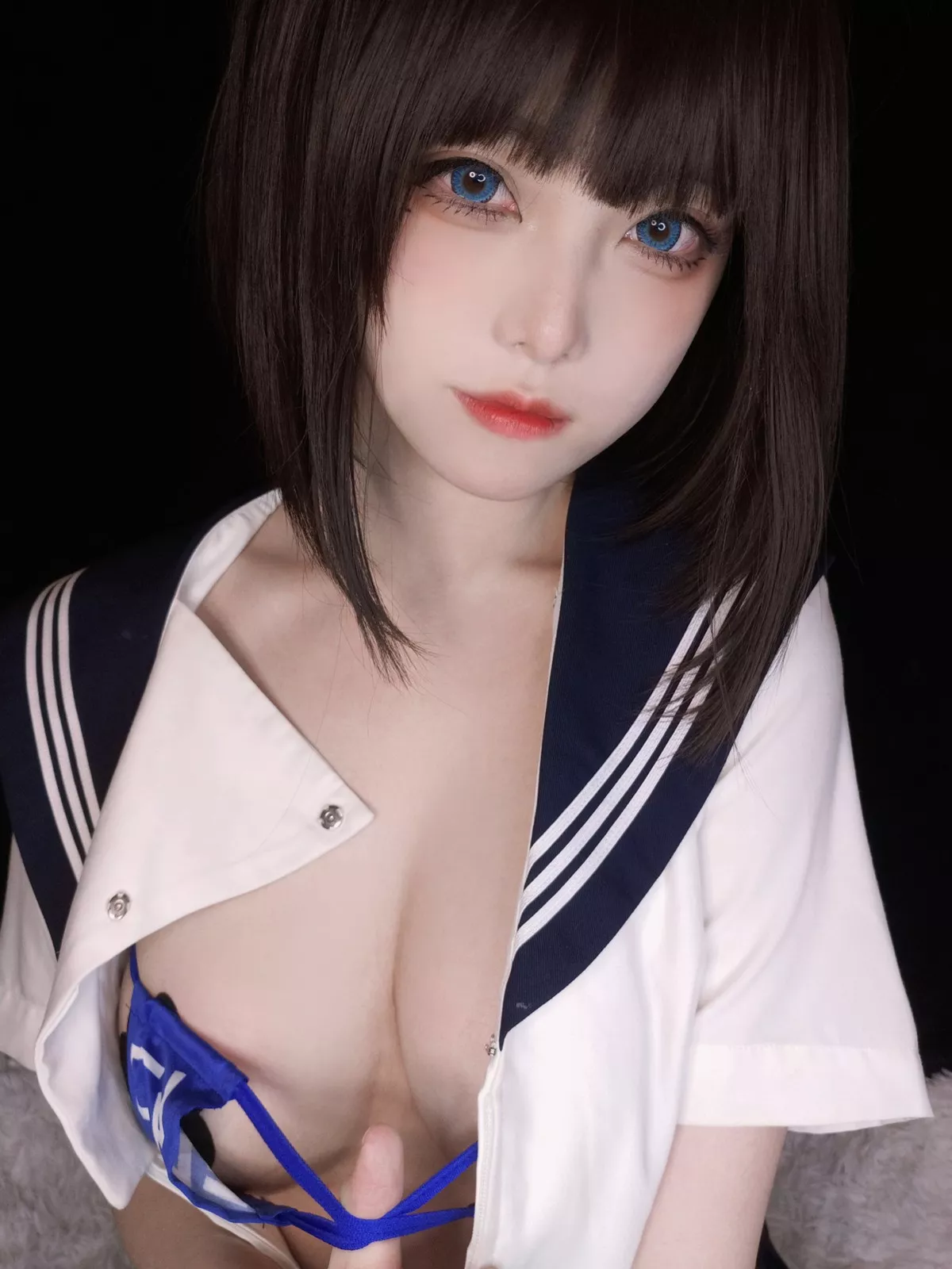 萌系小姐姐蜜汁猫裘坏学妹自拍主题私房半脱露性感内衣配破烂黑丝诱惑写真38P
