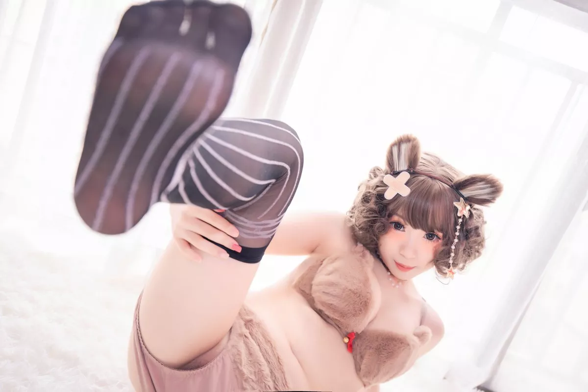 网络美女胡桃猫Kurumineko熊熊主题私房半脱露傲人豪乳遮点惹火诱惑写真221P