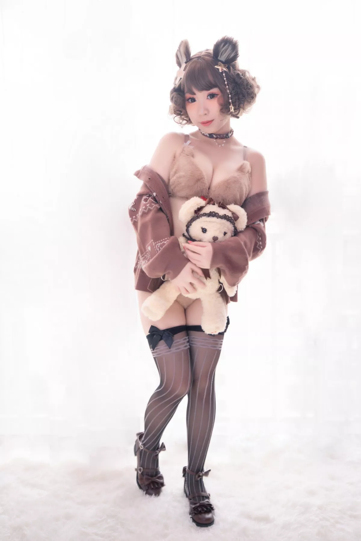 网络美女胡桃猫Kurumineko熊熊主题私房半脱露傲人豪乳遮点惹火诱惑写真221P