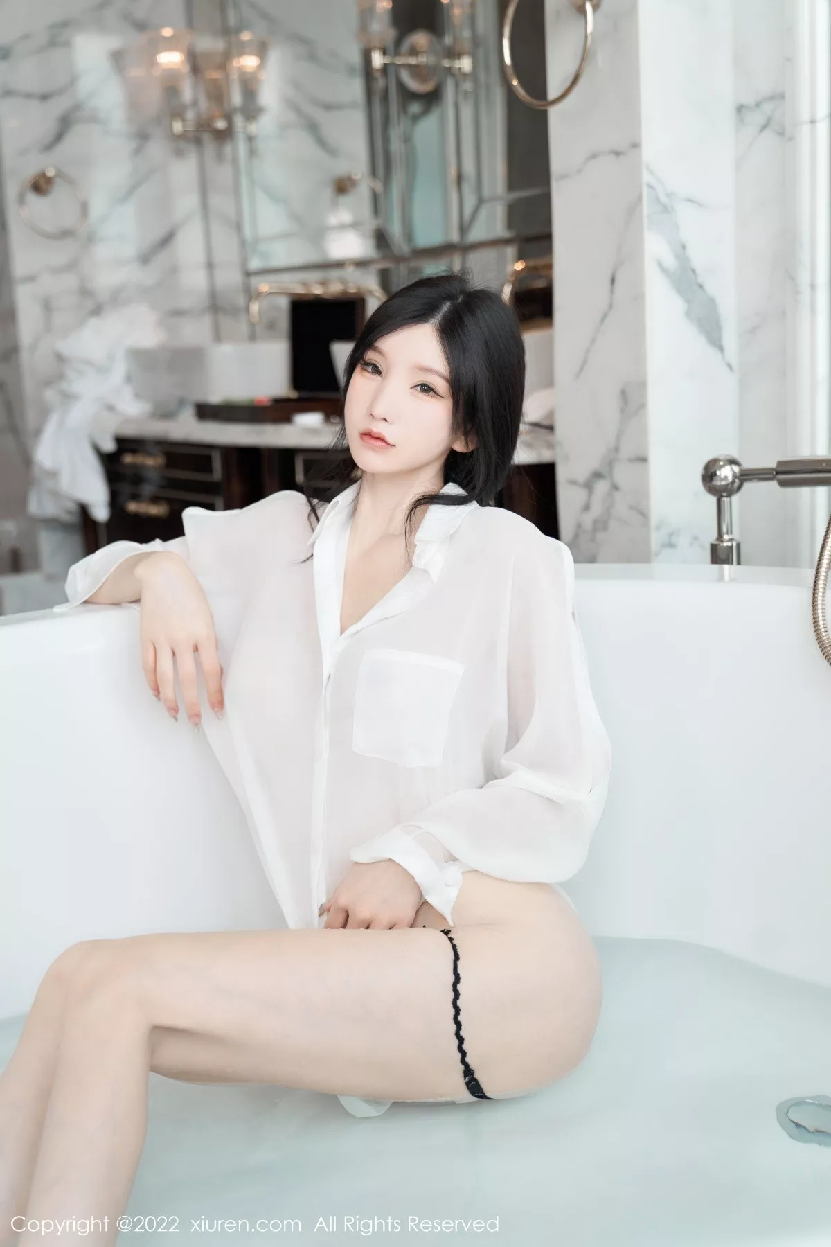 XiuRen第5638期_女神周于希Sally心愿旅拍浴缸场景性感白色轻透衣湿身诱惑写真84P