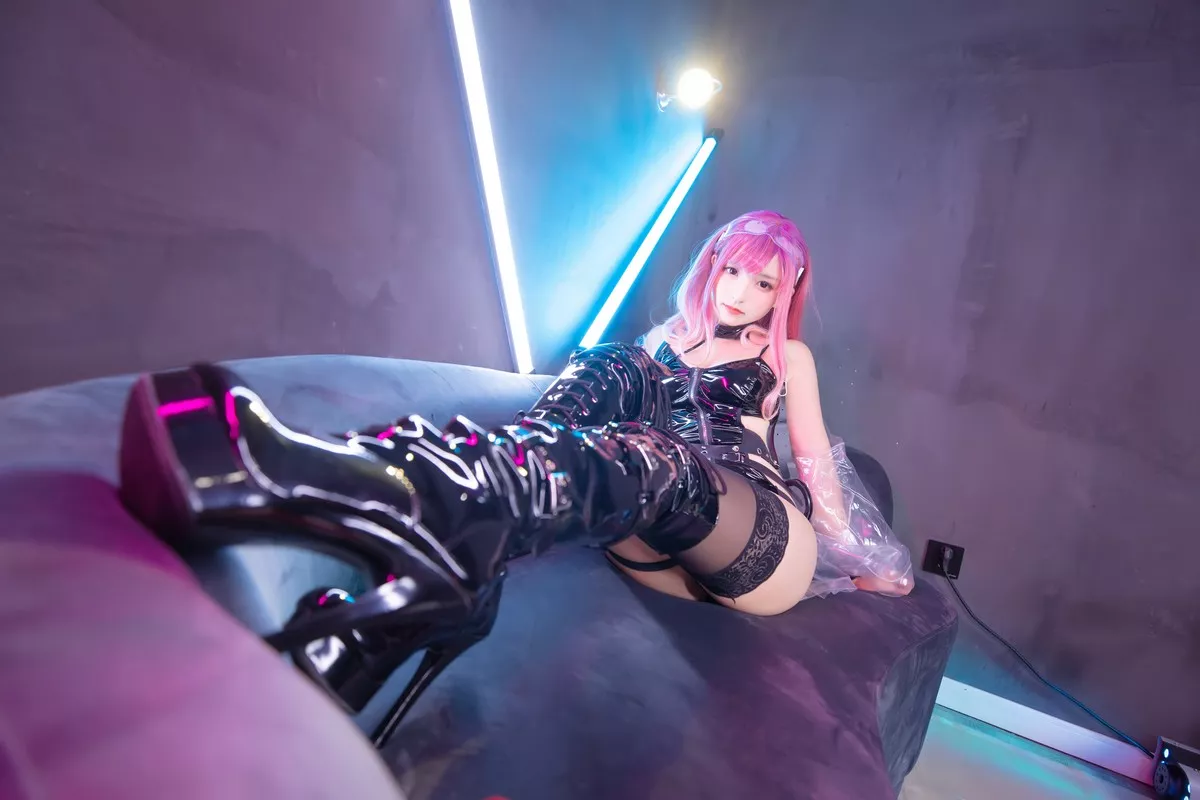 萝莉美女神楽板真冬Girlspunk2020主题性感黑色皮质服饰配蕾丝袜迷人诱惑写真150P