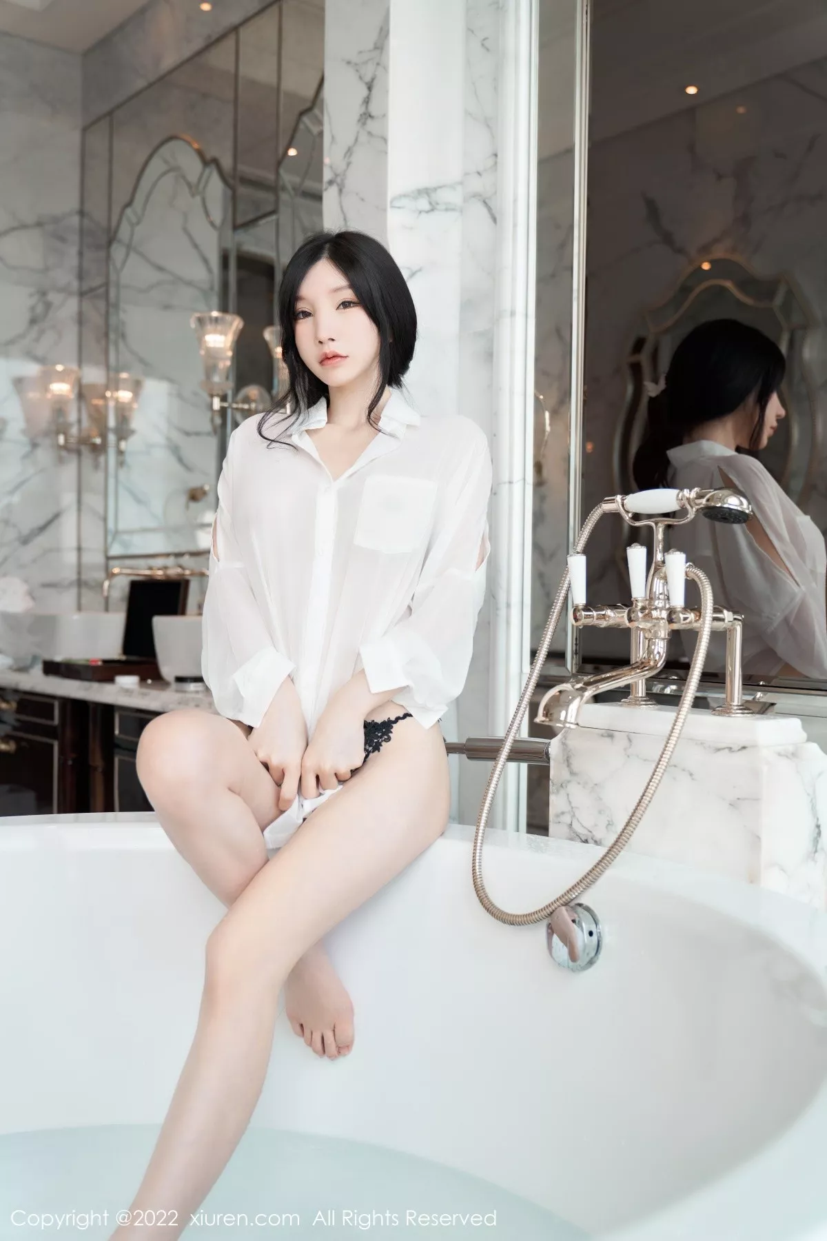 XiuRen第5638期_女神周于希Sally心愿旅拍浴缸场景性感白色轻透衣湿身诱惑写真84P