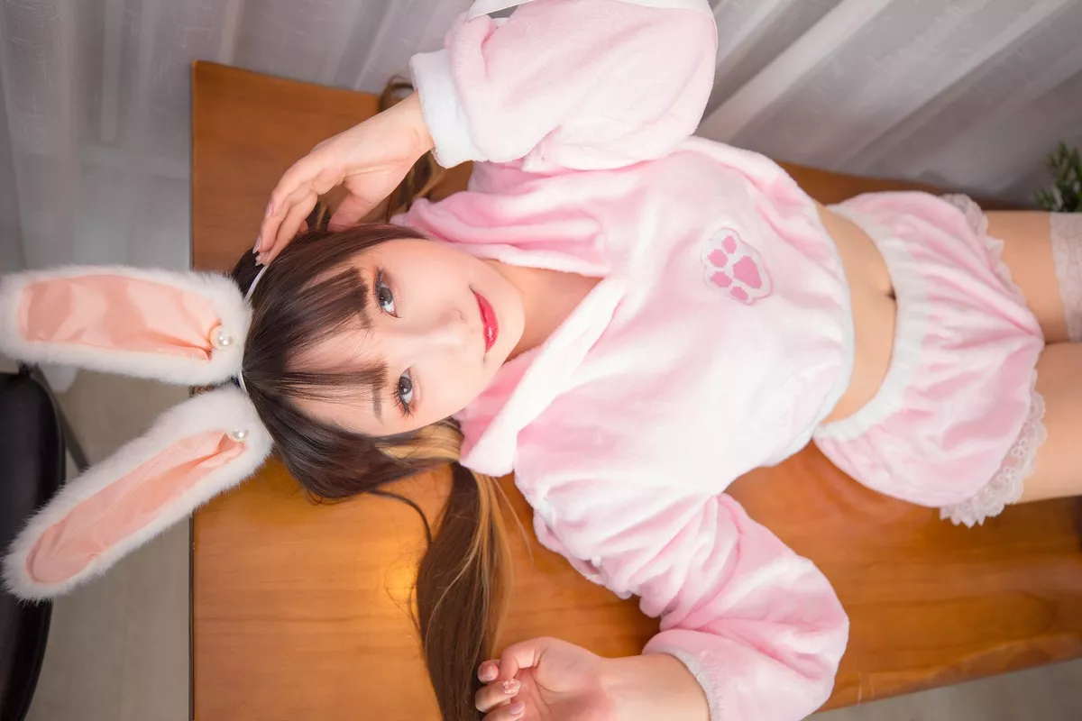 萝莉美女神楽板真冬兔子时间主题私房性感兔女郎系列超薄丝袜秀翘臀诱惑写真150P
