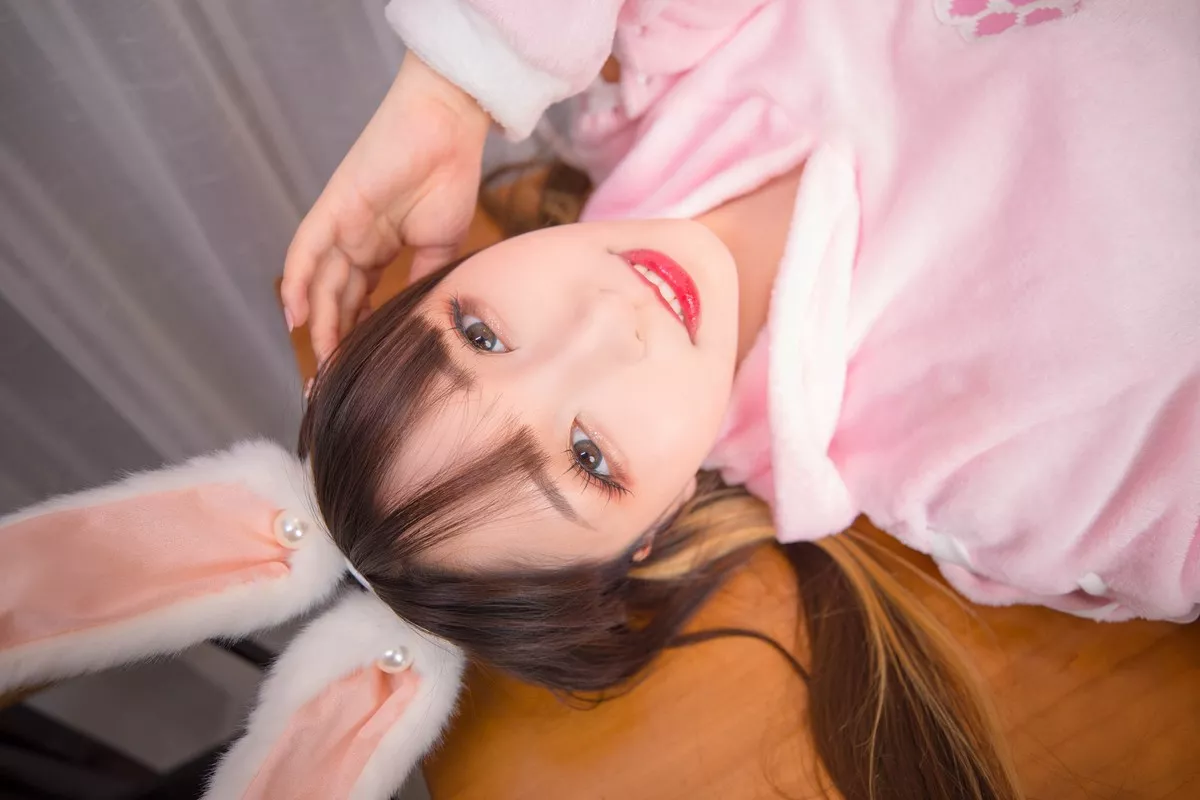 萝莉美女神楽板真冬兔子时间主题私房性感兔女郎系列超薄丝袜秀翘臀诱惑写真150P