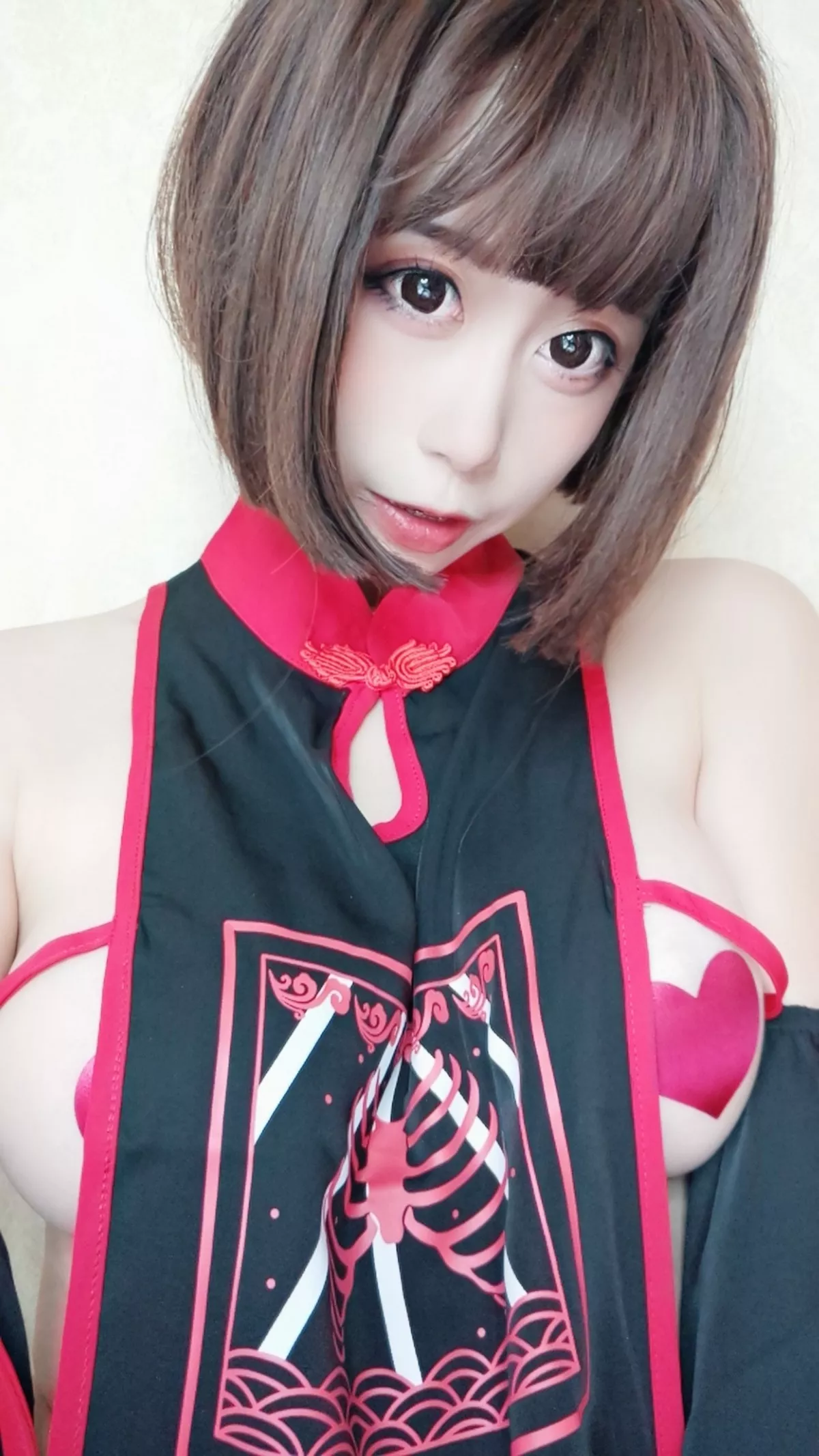 萌妹奈汐酱nice巫女主题私房性感真空黑红服饰露豪乳红桃遮点极致诱惑写真45P
