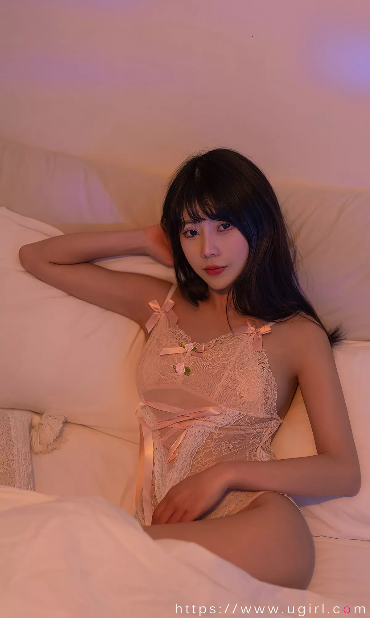 [Ugirls爱尤物]No.2401_模特柚子私房粉色蕾丝内衣+性感白色内衣秀完美身材诱惑写真35P