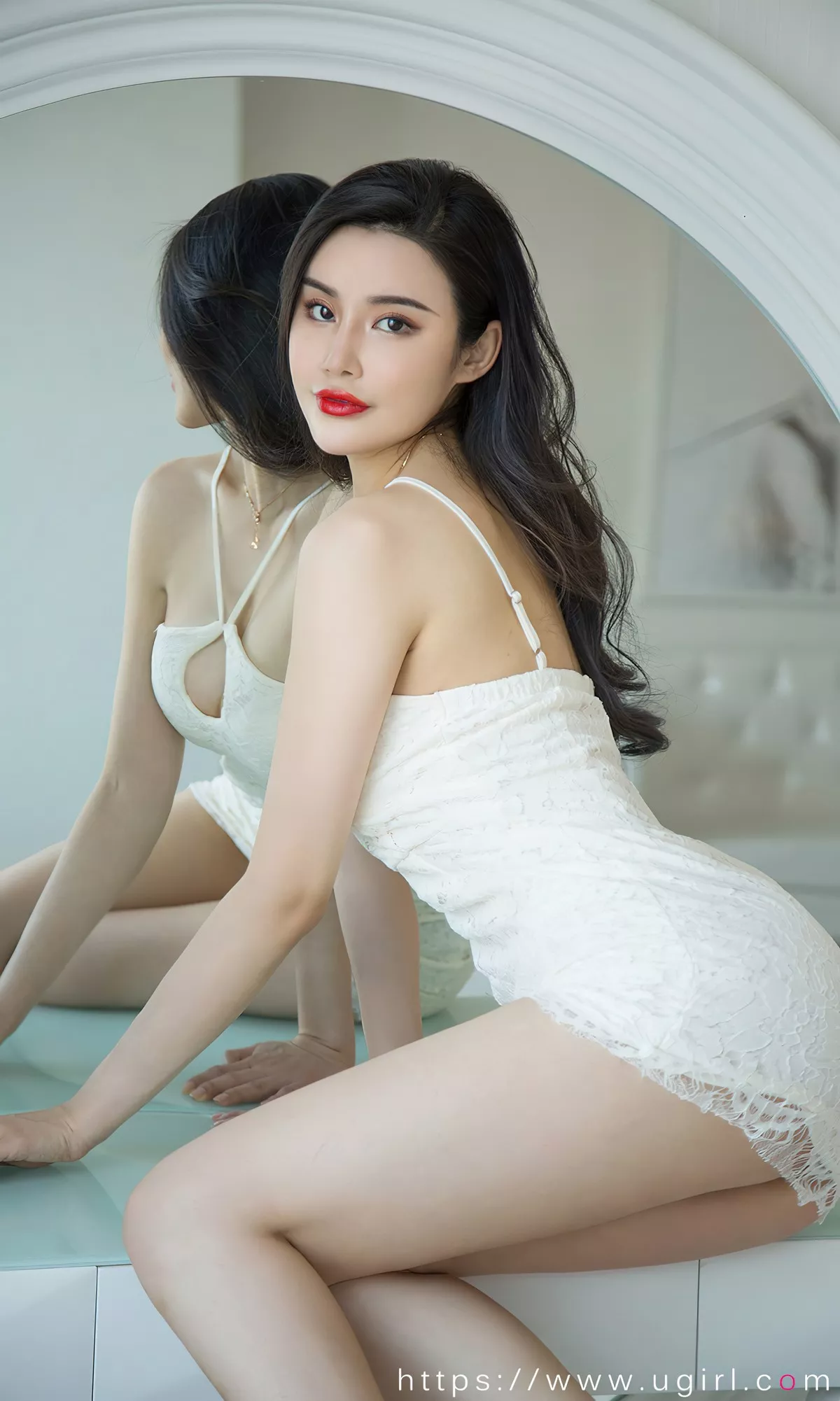 [Ugirls爱尤物]No.2404_模特林诺晗私房性感白色吊带连身短裙秀翘臀美腿诱惑写真35P