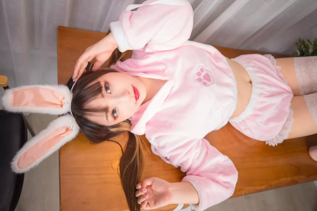 萝莉美女神楽板真冬兔子时间主题私房性感兔女郎系列超薄丝袜秀翘臀诱惑写真150P