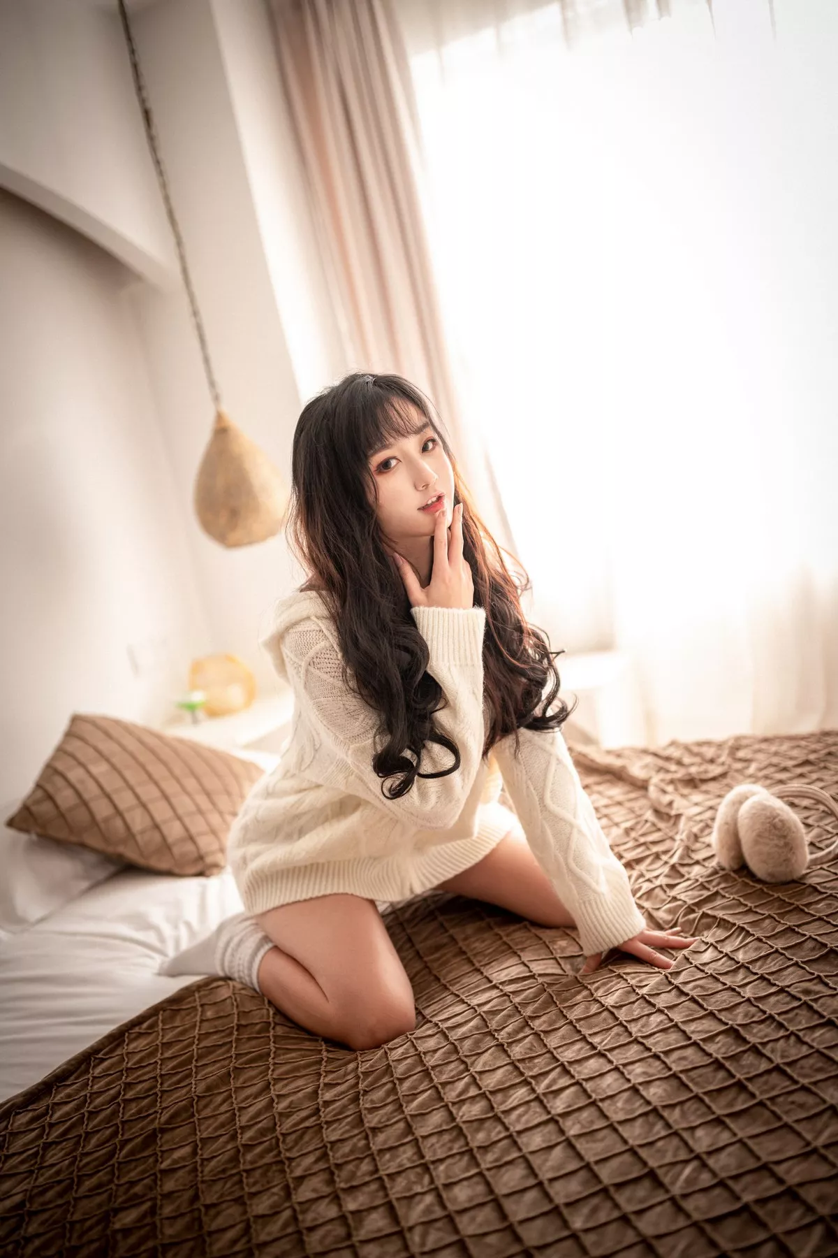Coser美女奇行家狗崽初冬梅川堀子主题私房性感纯白毛衣半脱露红色内衣诱惑写真40P