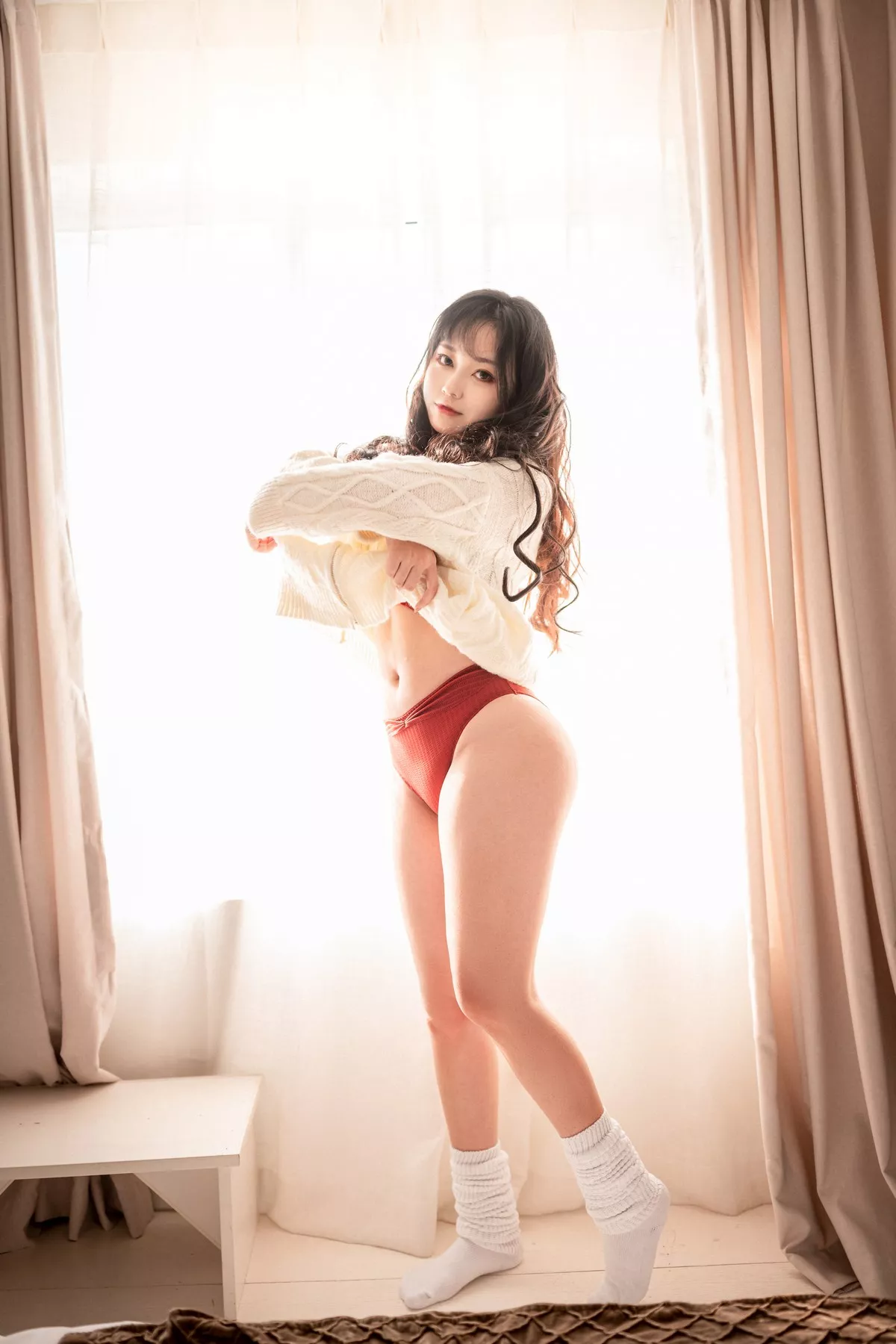 Coser美女奇行家狗崽初冬梅川堀子主题私房性感纯白毛衣半脱露红色内衣诱惑写真40P