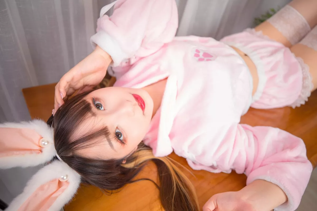 萝莉美女神楽板真冬兔子时间主题私房性感兔女郎系列超薄丝袜秀翘臀诱惑写真150P
