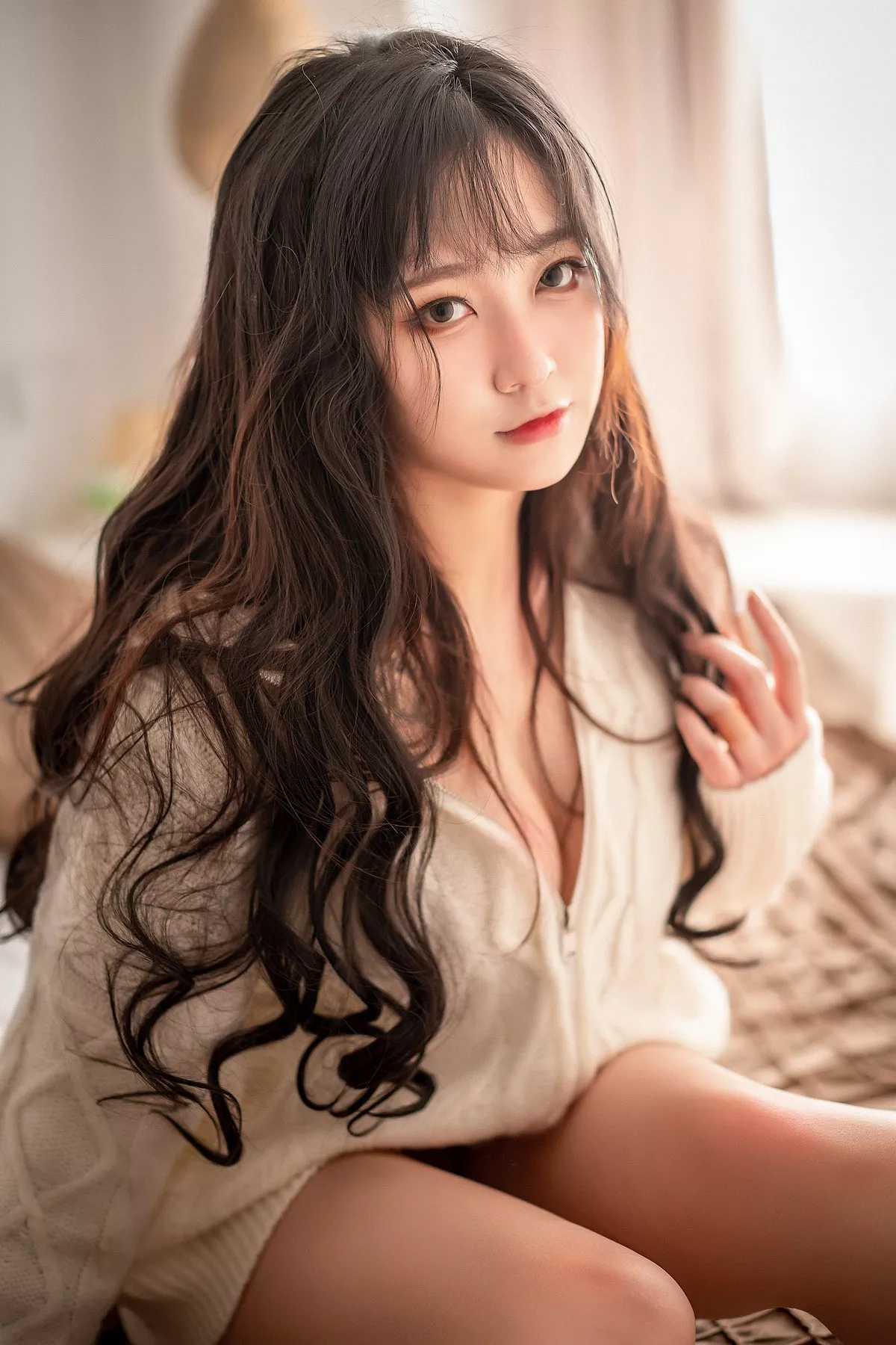 Coser美女奇行家狗崽初冬梅川堀子主题私房性感纯白毛衣半脱露红色内衣诱惑写真40P