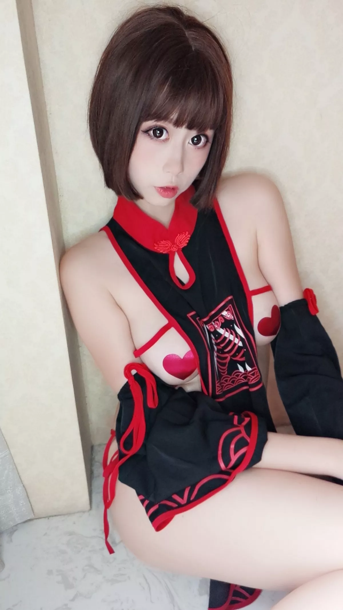 萌妹奈汐酱nice巫女主题私房性感真空黑红服饰露豪乳红桃遮点极致诱惑写真45P