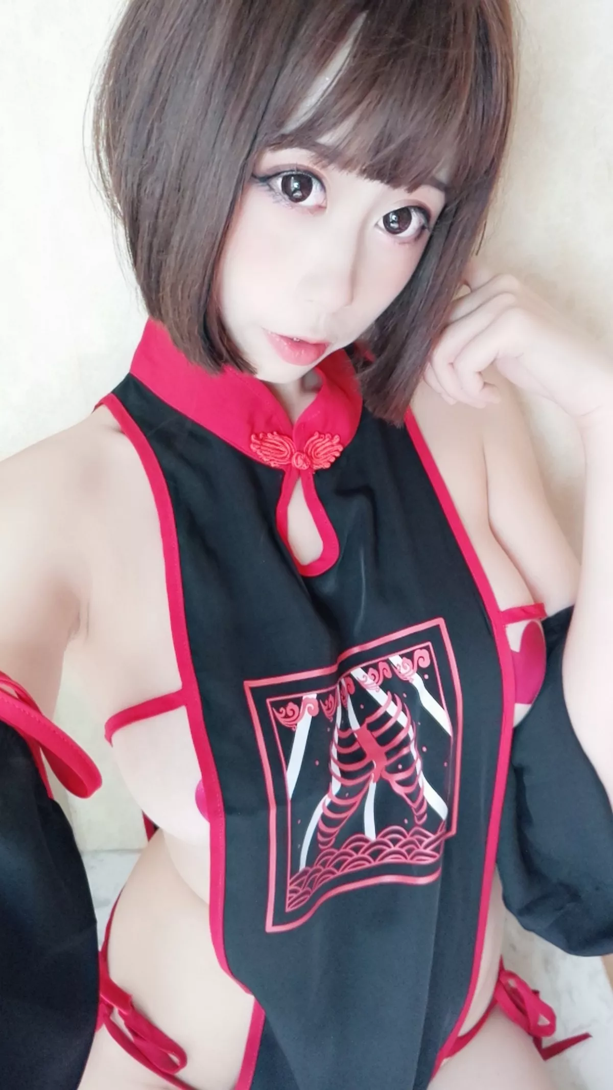 萌妹奈汐酱nice巫女主题私房性感真空黑红服饰露豪乳红桃遮点极致诱惑写真45P