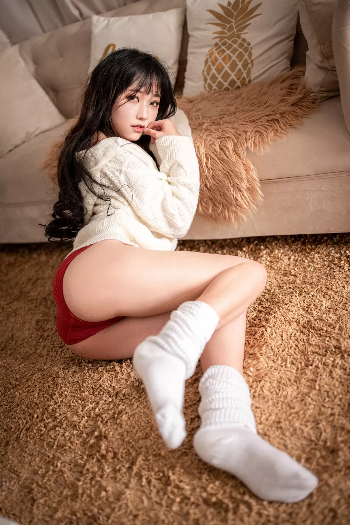 Coser美女奇行家狗崽初冬梅川堀子主题私房性感纯白毛衣半脱露红色内衣诱惑写真40P