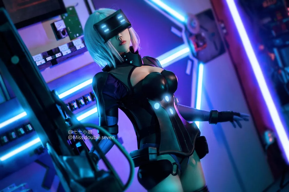 网络美女七七小姐_Miss Seven马修主题私房性感服饰系列秀完美身材诱惑写真40P