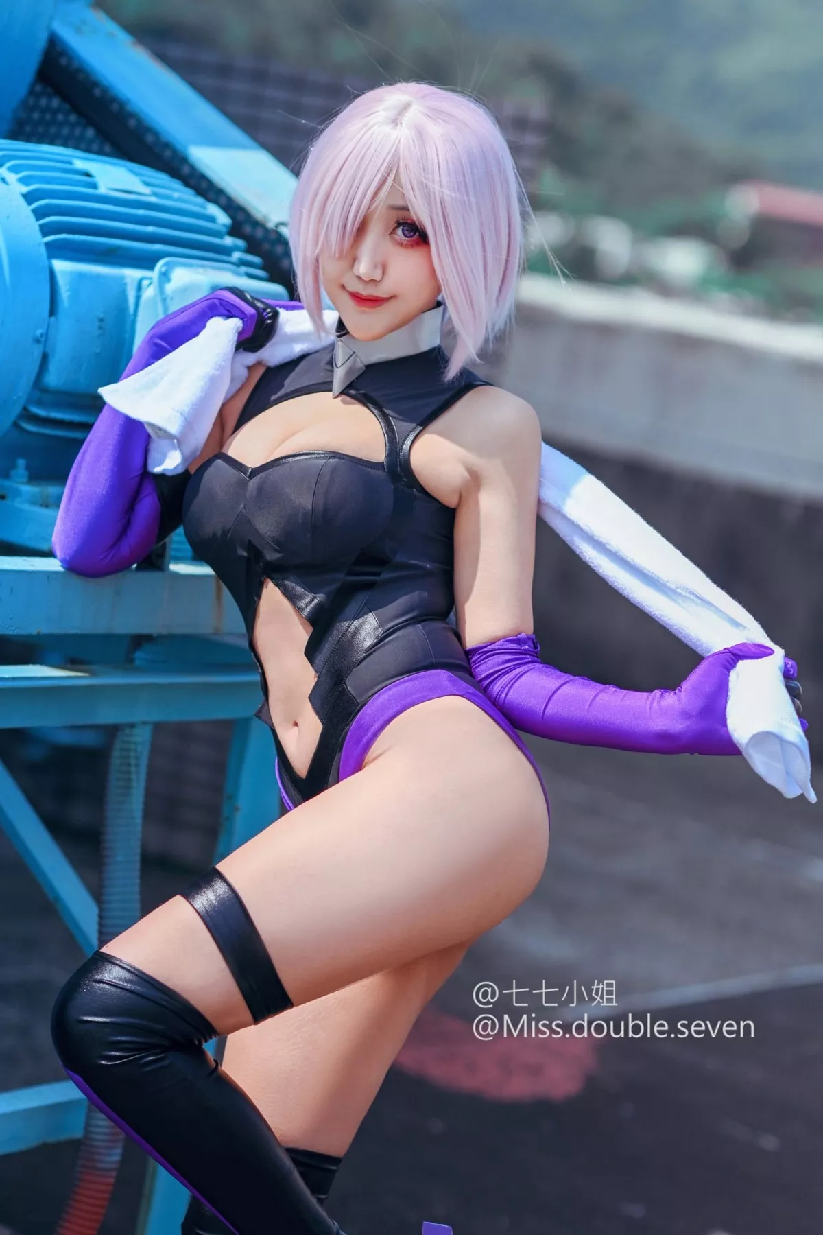 网络美女七七小姐_Miss Seven马修主题私房性感服饰系列秀完美身材诱惑写真40P