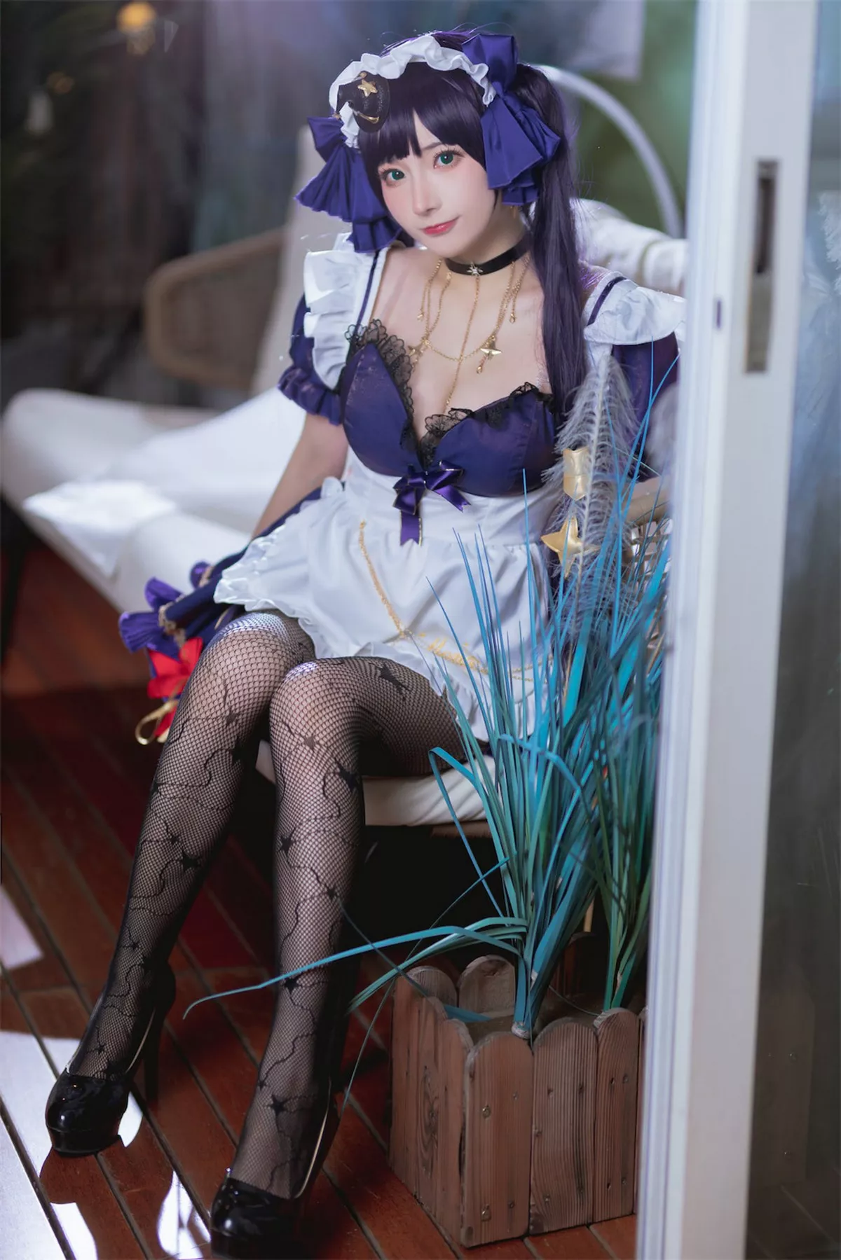 网络美女是三不是世w原神莫娜女仆主题性感低胸女仆装配黑丝网袜诱惑写真55P