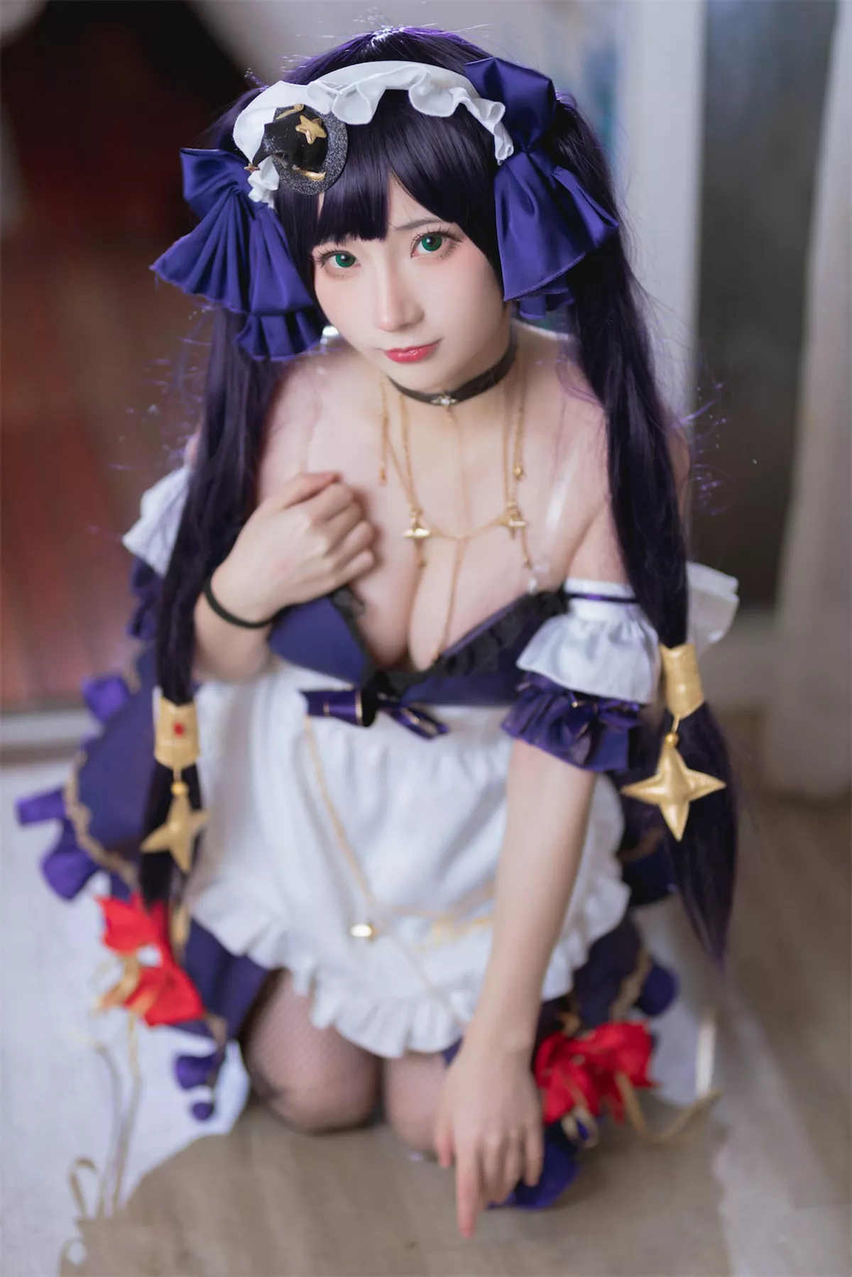 网络美女是三不是世w原神莫娜女仆主题性感低胸女仆装配黑丝网袜诱惑写真55P