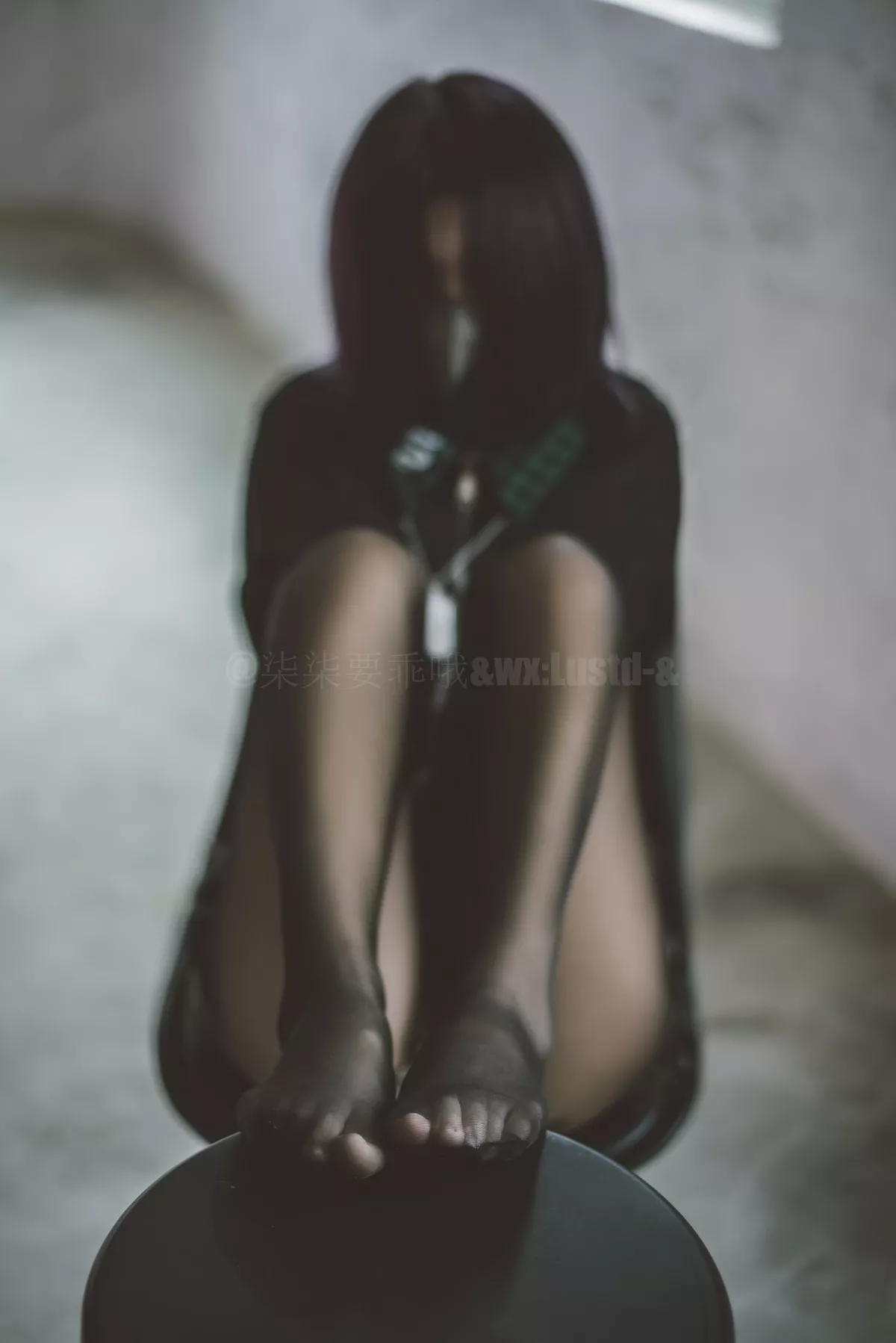 动漫博主柒柒要乖哦私服主题私房性感丝袜系列全果上身露豪乳遮点诱惑写真59P