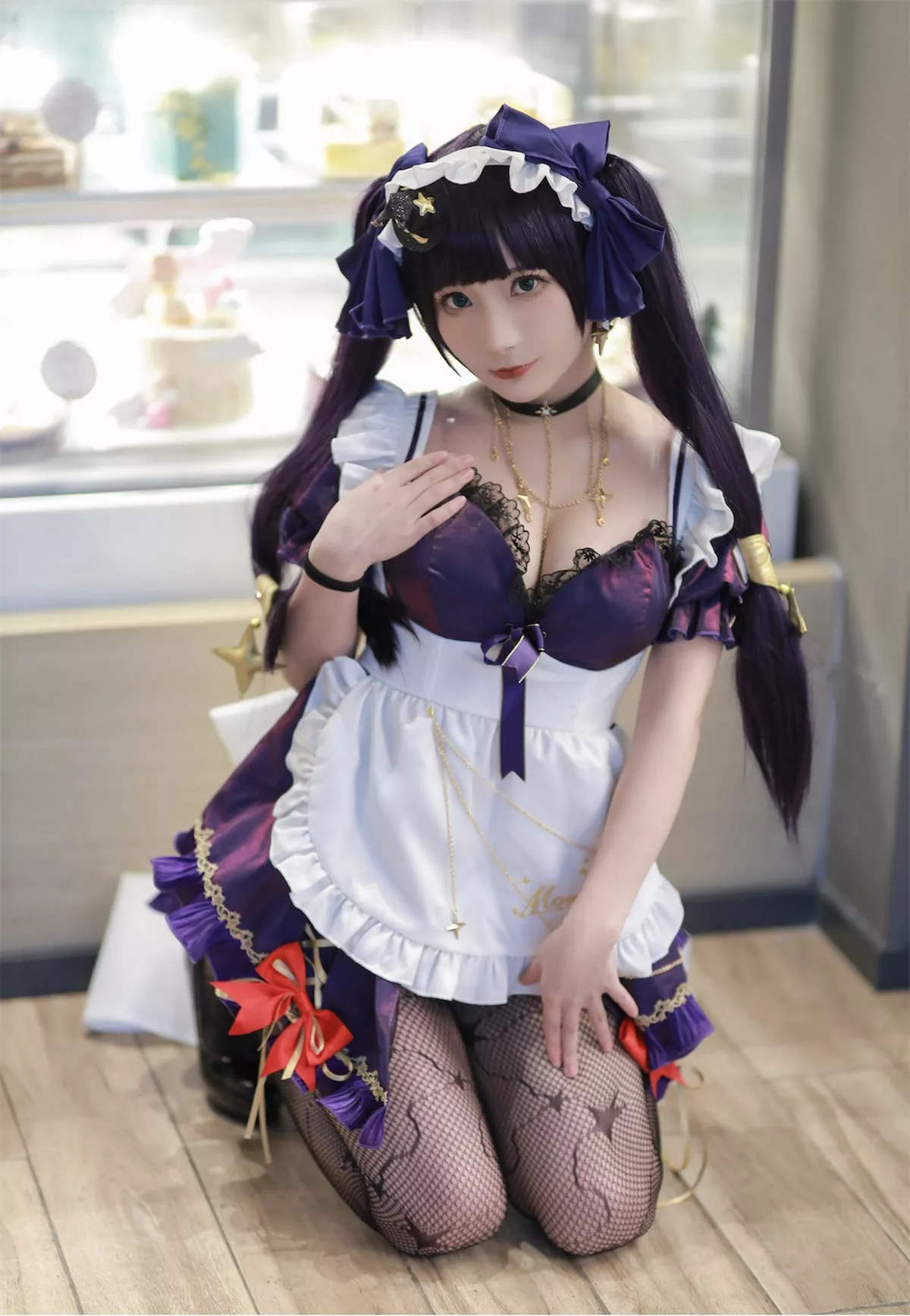 网络美女是三不是世w原神莫娜女仆主题性感低胸女仆装配黑丝网袜诱惑写真55P