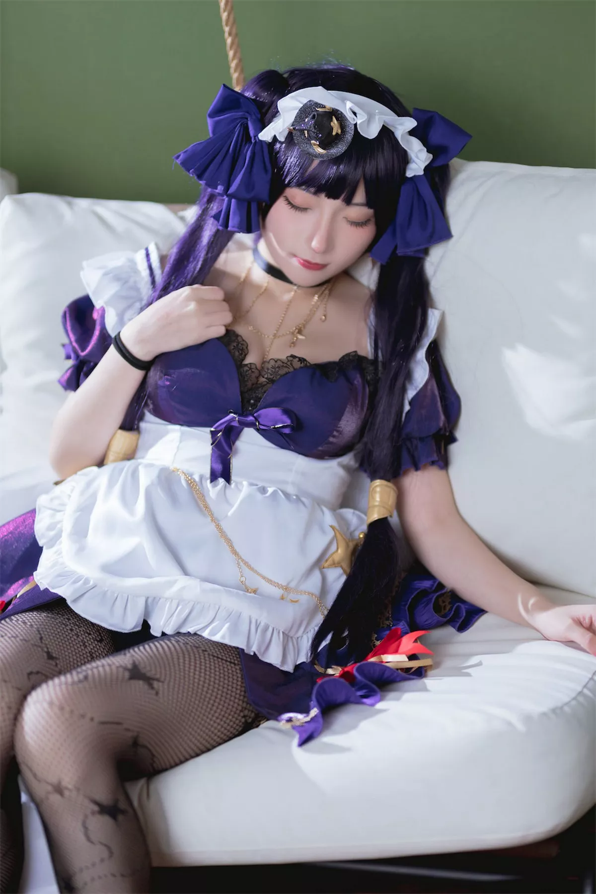 网络美女是三不是世w原神莫娜女仆主题性感低胸女仆装配黑丝网袜诱惑写真55P