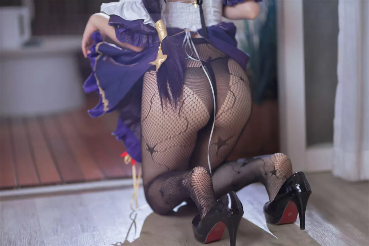 网络美女是三不是世w原神莫娜女仆主题性感低胸女仆装配黑丝网袜诱惑写真55P