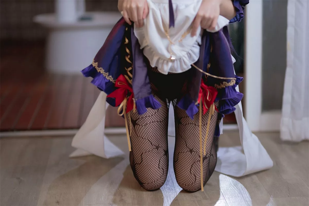 网络美女是三不是世w原神莫娜女仆主题性感低胸女仆装配黑丝网袜诱惑写真55P