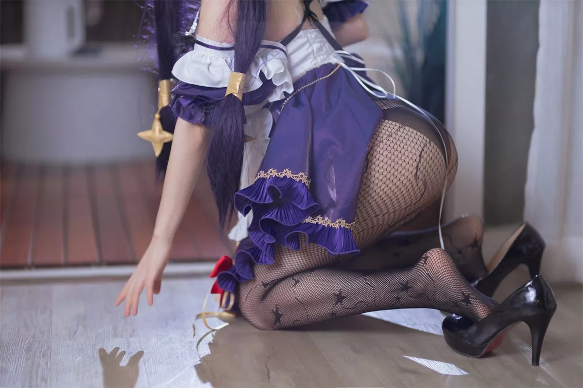 网络美女是三不是世w原神莫娜女仆主题性感低胸女仆装配黑丝网袜诱惑写真55P